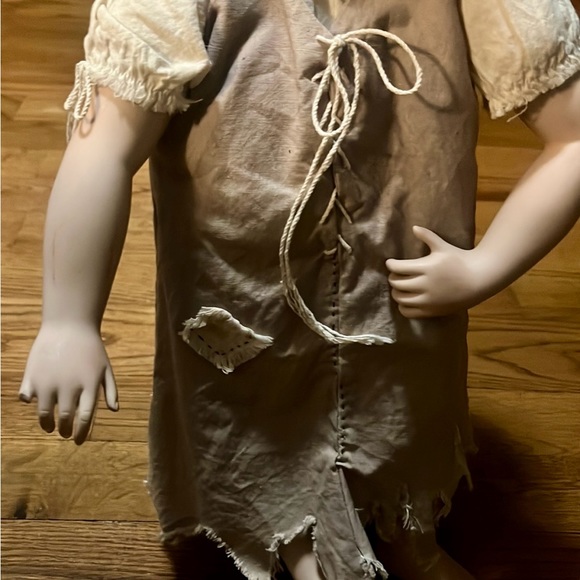 RARE Les Miserables Porcelain Doll "Little Cosette" #2437 - Picture 5 of 11